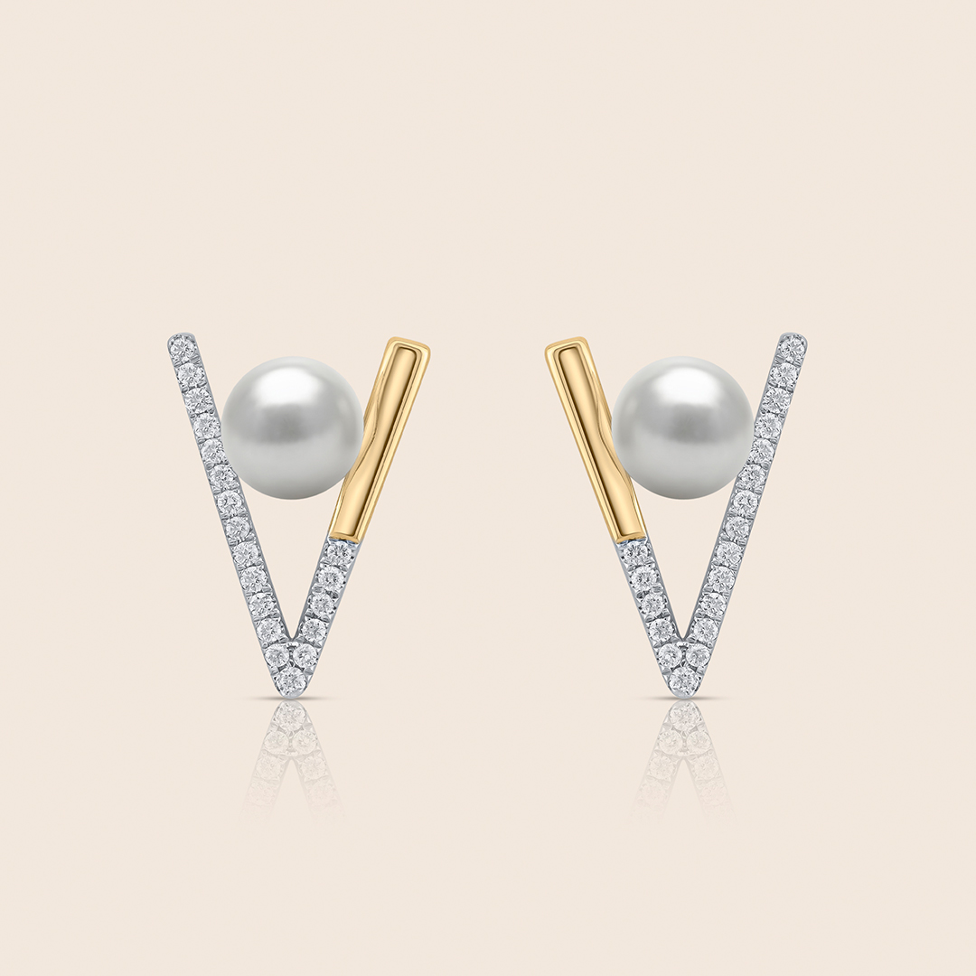 88 lavita yellow gold diamond geometric v earring with center pearl - Image 1